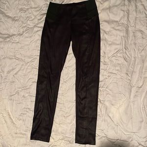 Women’s GLAMOROUS brand. US M suede-effect leggings. Stretch waist band.